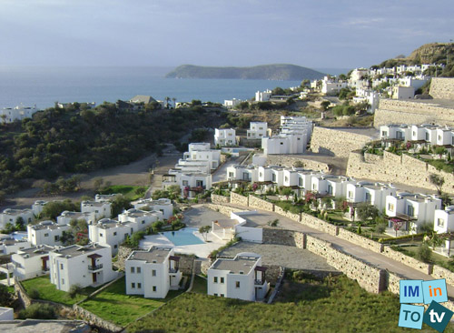 Immobilier Gumusluk villa à vendre, vue mer, piscine,jardin, terrasse,…