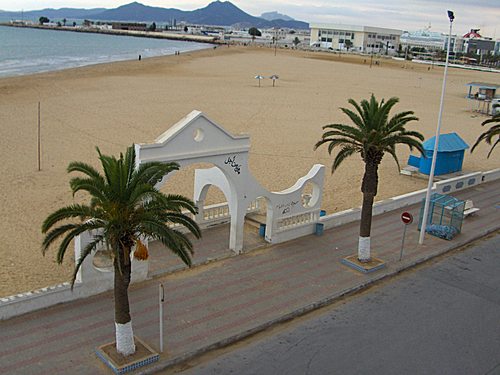 Tunis La Goulette superbe appartement vue directe sur la mer et à 20 m de la plage