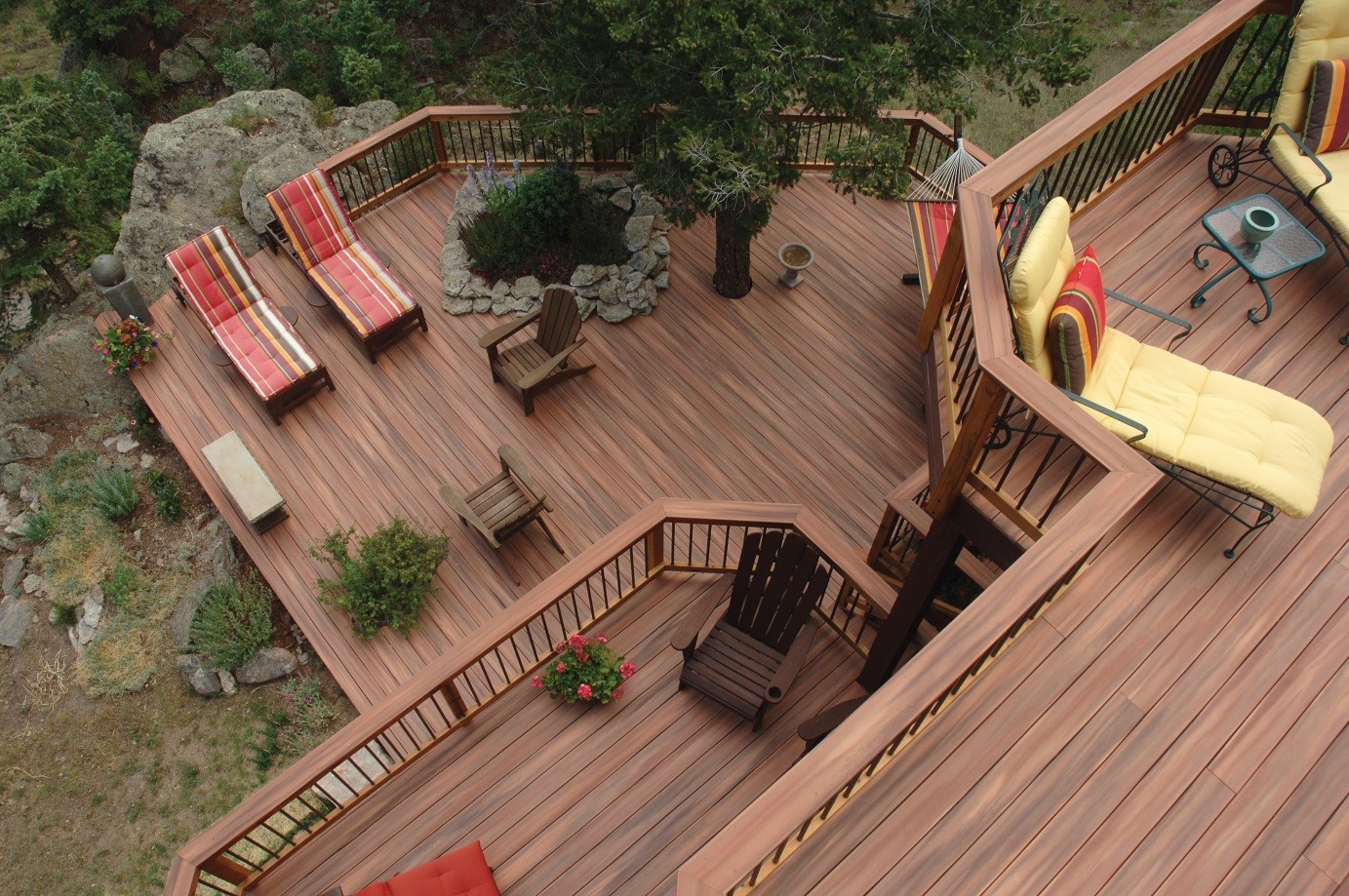 Poser une terrasse en bois sur plots est un jeu d’enfant !