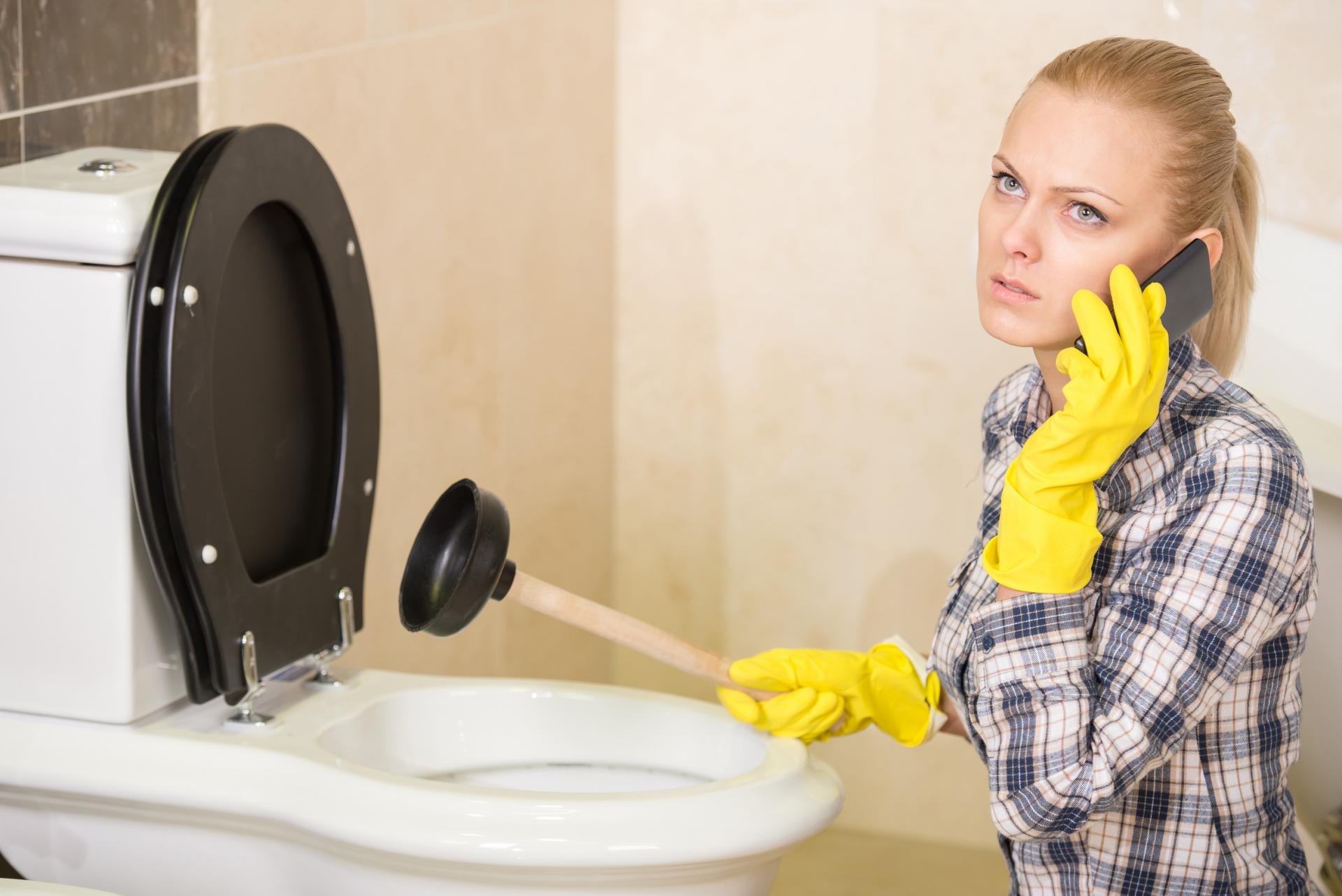 Comment s’occuper du débouchage de vos toilettes dans votre logement à Val De Marne