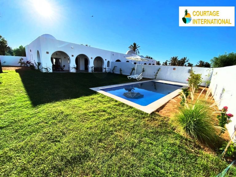 Djerba villa avec piscine en bord de mer a vendre