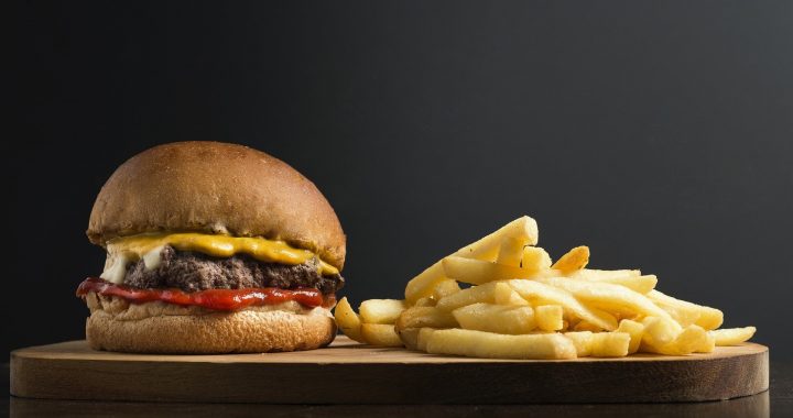 Restauration rapide : quelle variété de cheddar choisir pour déguster son burger ?