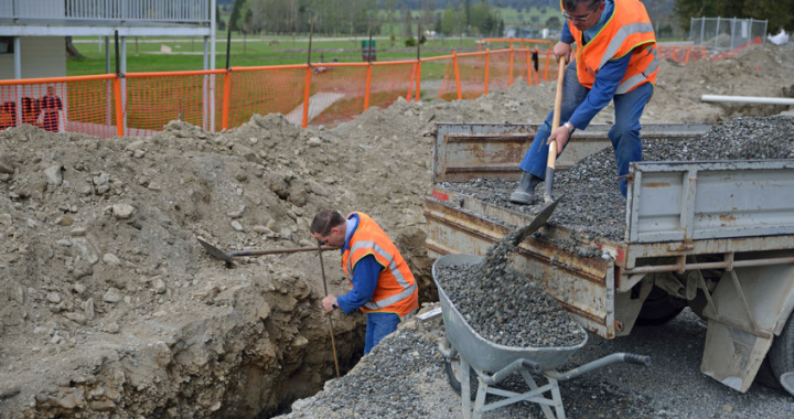 Comment s’opère le creusement des tranchées en travaux de maçonnerie ?