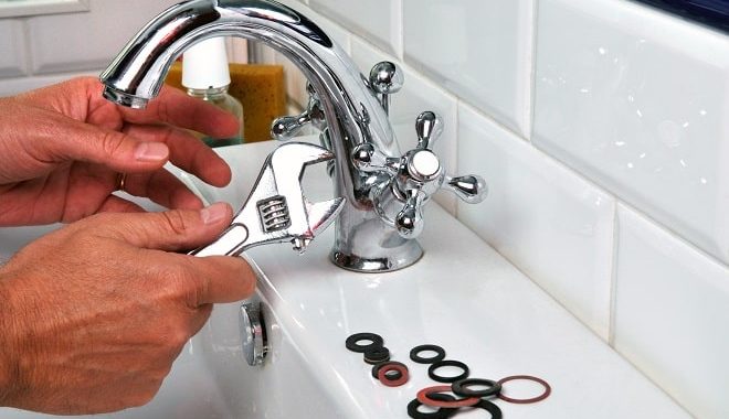 Comment réparer un robinet qui fuit : 5 erreurs courantes à éviter