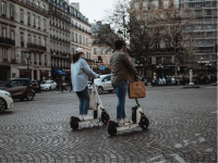 Qu’y a-t-il derrière l’engouement pour les trottinettes électriques ?