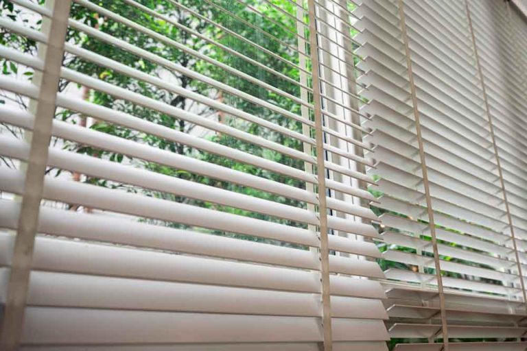 Pourquoi installer un store intérieur sur vos fenêtres ?