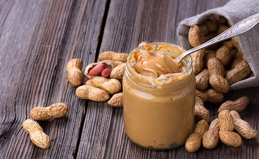 Le beurre de cacahuètes est accessible à tous en ce moment. Il peut mettre du goût aux repas, mais c’est également un ingrédient qui assure une beauté absolue de la peau et des cheveux Découvrir les bienfaits du beurre de cacahuètes