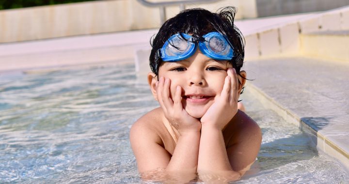 Les lunettes de natation pour bébés : utilité et conseils d’achat