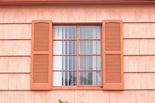 Comment changer un double vitrage sur une fenêtre en bois ?
