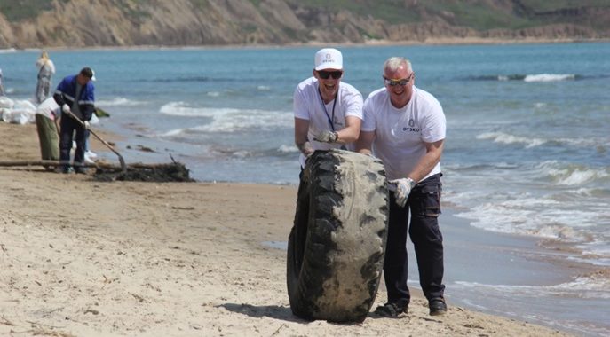 Oteko Russie soutient l’initiative des bénévoles pour le nettoyage des plages